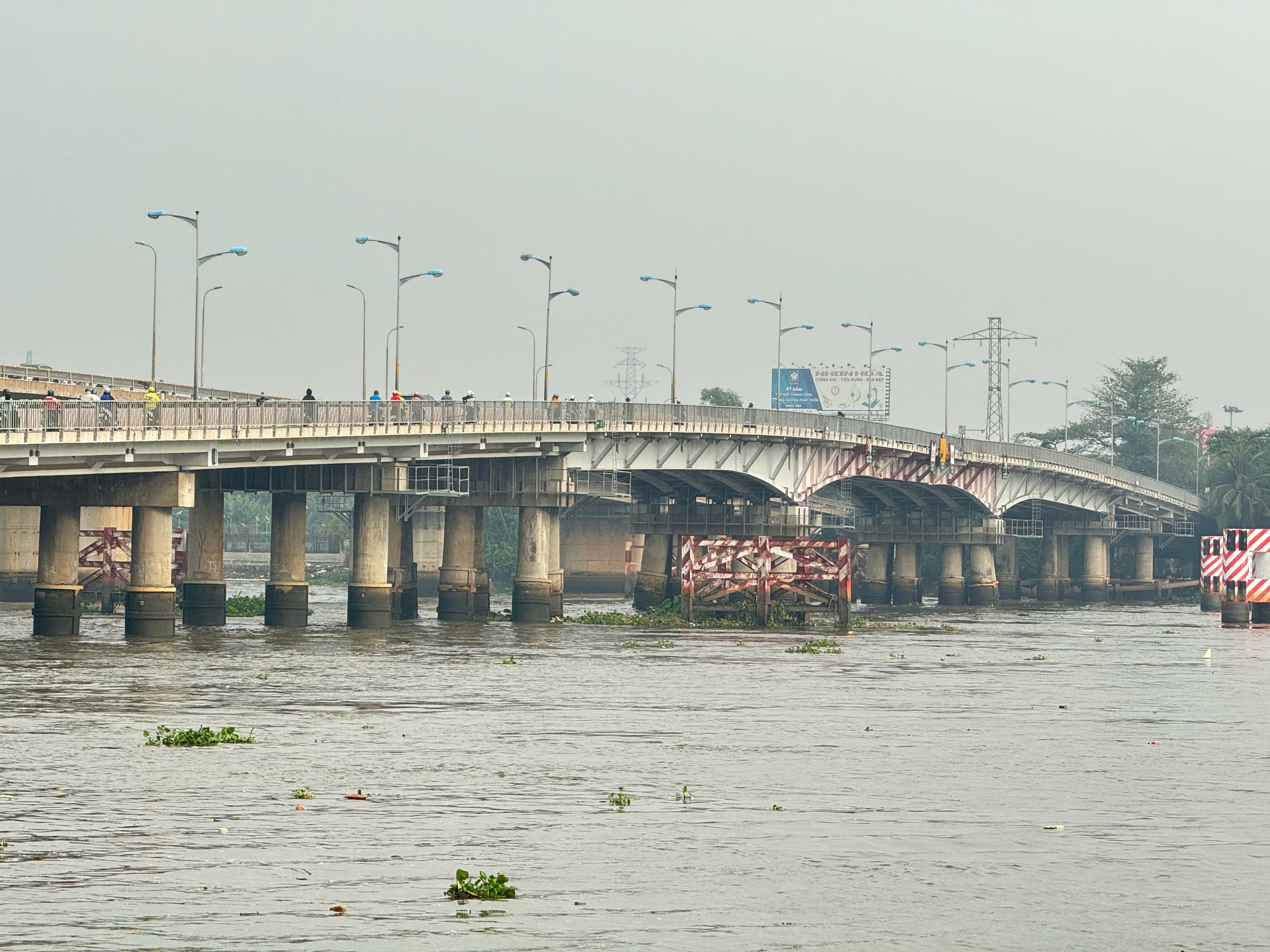 TP.HCM nâng tĩnh không cầu Bình Triệu 1, Bình Phước 1- Ảnh 1.