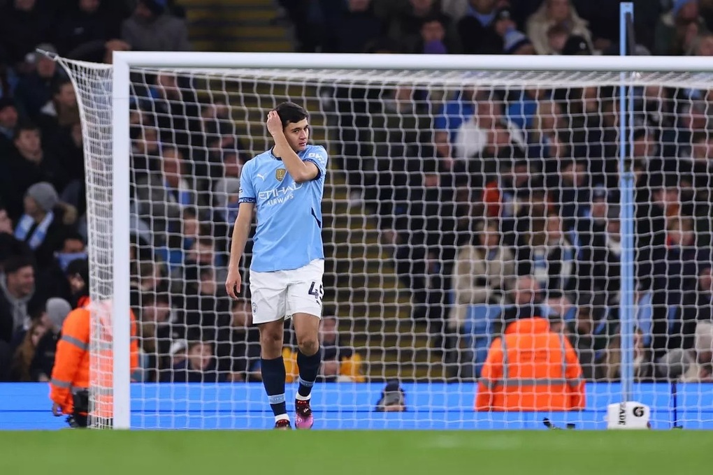 Tân binh Man City ra mắt thảm họa, HLV Pep Guardiola nói điều bất ngờ - 1