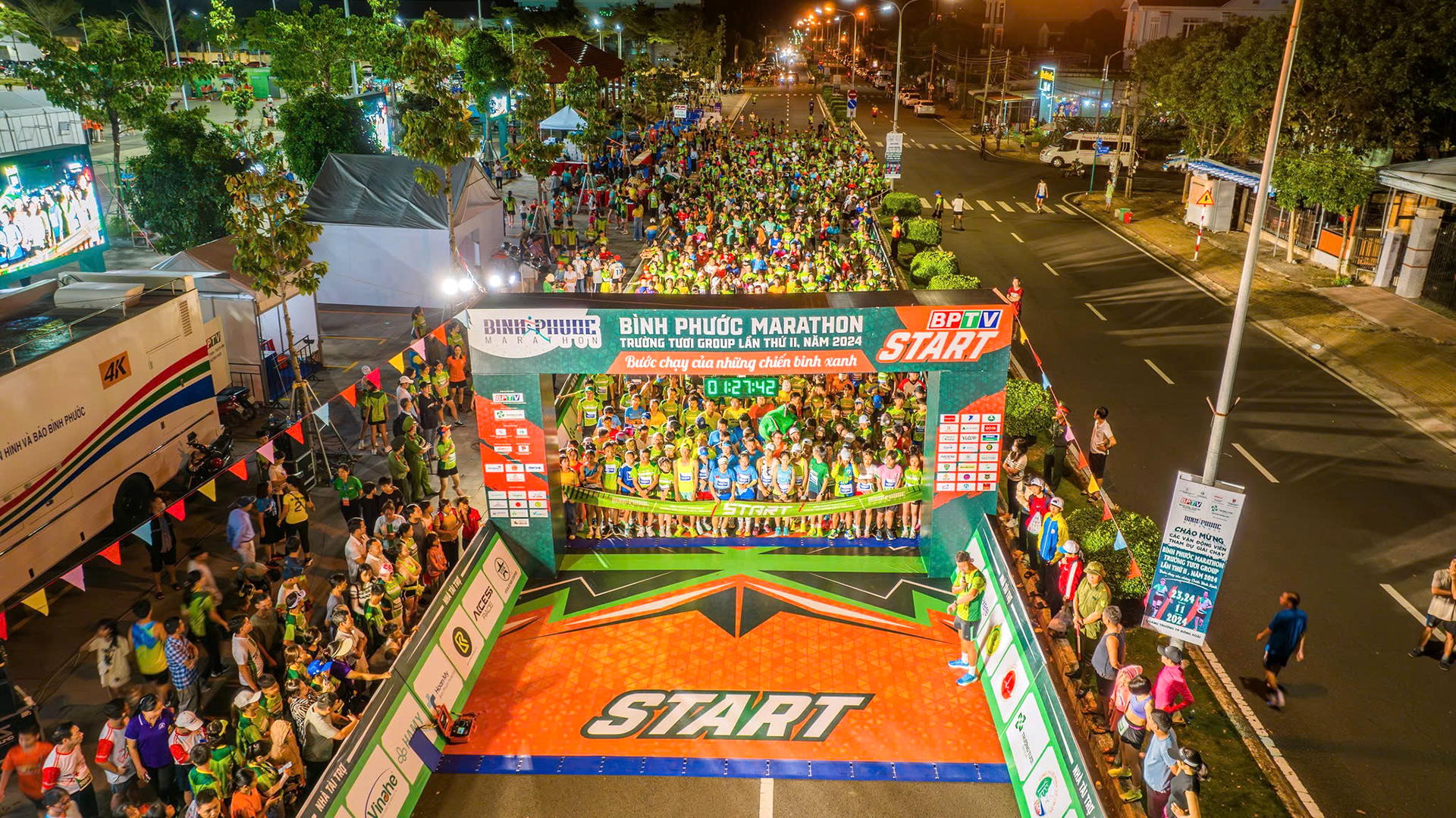 Trước giờ xuất phát cự ly 10 km của giải Bình Phước Marathon - Trường Tươi Group lần thứ 2 . Ảnh: Lê Bình