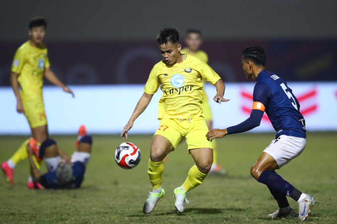 Thanh Hóa (áo vàng) hòa PRK Svay Rieng FC 0-0 ở lượt bốn bảng A Cup CLB Đông Nam Á 2024, trên sân Thanh Hóa ngày 22/1. Ảnh: Mai Phương