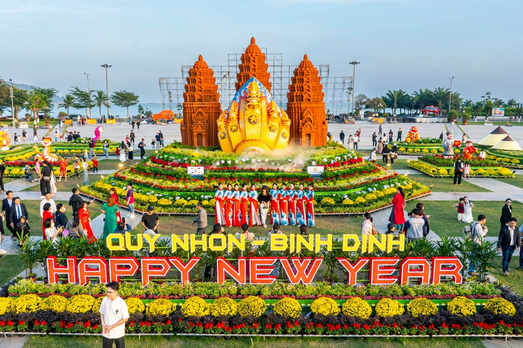 Trình diễn ánh sáng bằng drone, bắn pháo hoa đêm giao thừa năm Ất Tỵ 2025 - 2