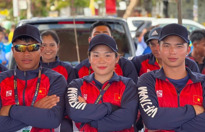 VĐV canoeing Nguyễn Thị Hương (giữa). Ảnh: Facebook/Nguyễn Thị Hương