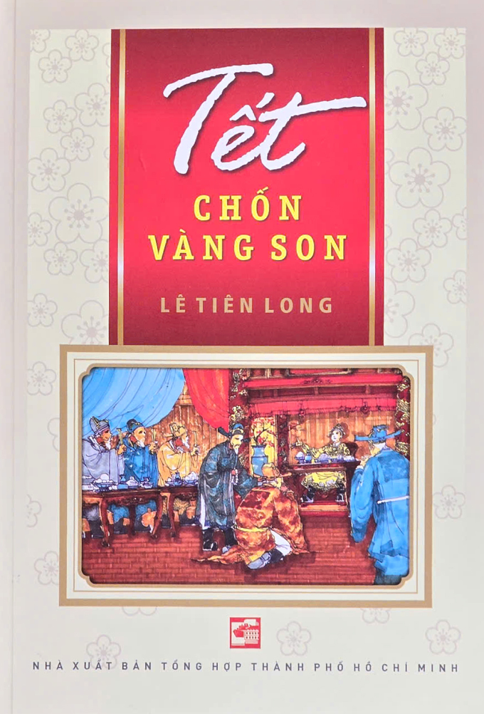 Bìa cuốn Tết chốn vàng son, sách 236 trang, NXB Tổng hợp TP HCM ấn hành. Sách còn có nhiều hình ảnh minh họa về kinh thành Huế xưa (của nhà báo Võ Thạnh) và các địa danh lưu dấu ấn lịch sử từ nhiều nguồn. Ảnh: Quỳnh My