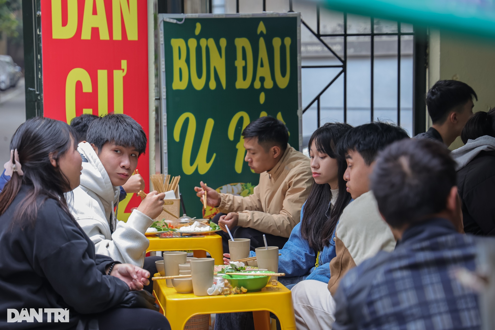 NSƯT Thu Hà: Mở quán bún đậu, phải… trốn vì người hâm mộ đến chụp hình - 3