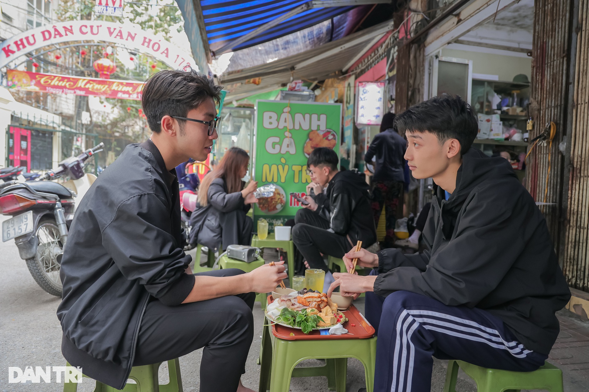 NSƯT Thu Hà: Mở quán bún đậu, phải… trốn vì người hâm mộ đến chụp hình - 4