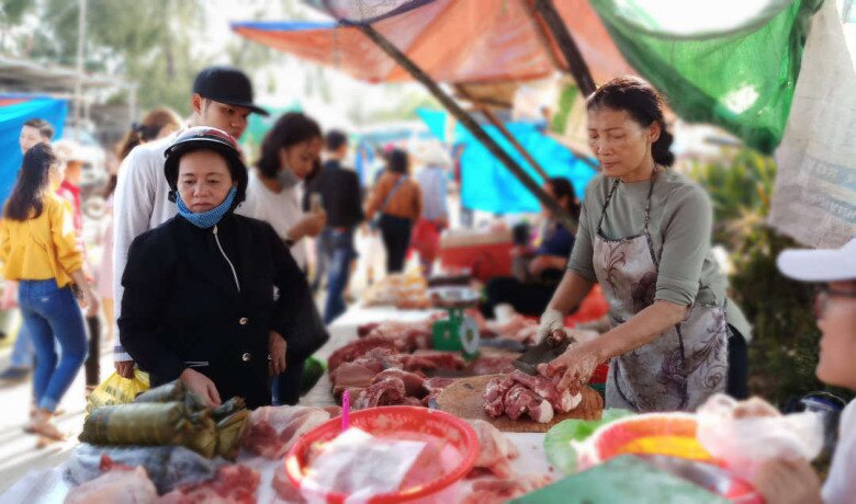 Giữa lòng xứ Huế có phiên chợ Tết chỉ họp 3 ngày, tồn tại mấy trăm năm nhưng ai cũng háo hức tìm đến - 2