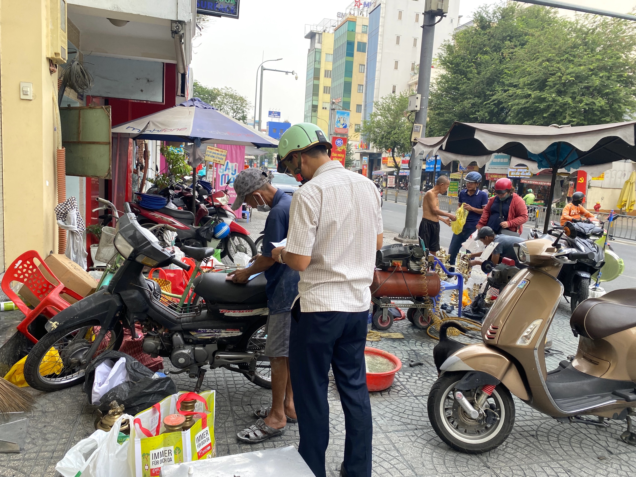 Nghề đánh bóng lư đồng 