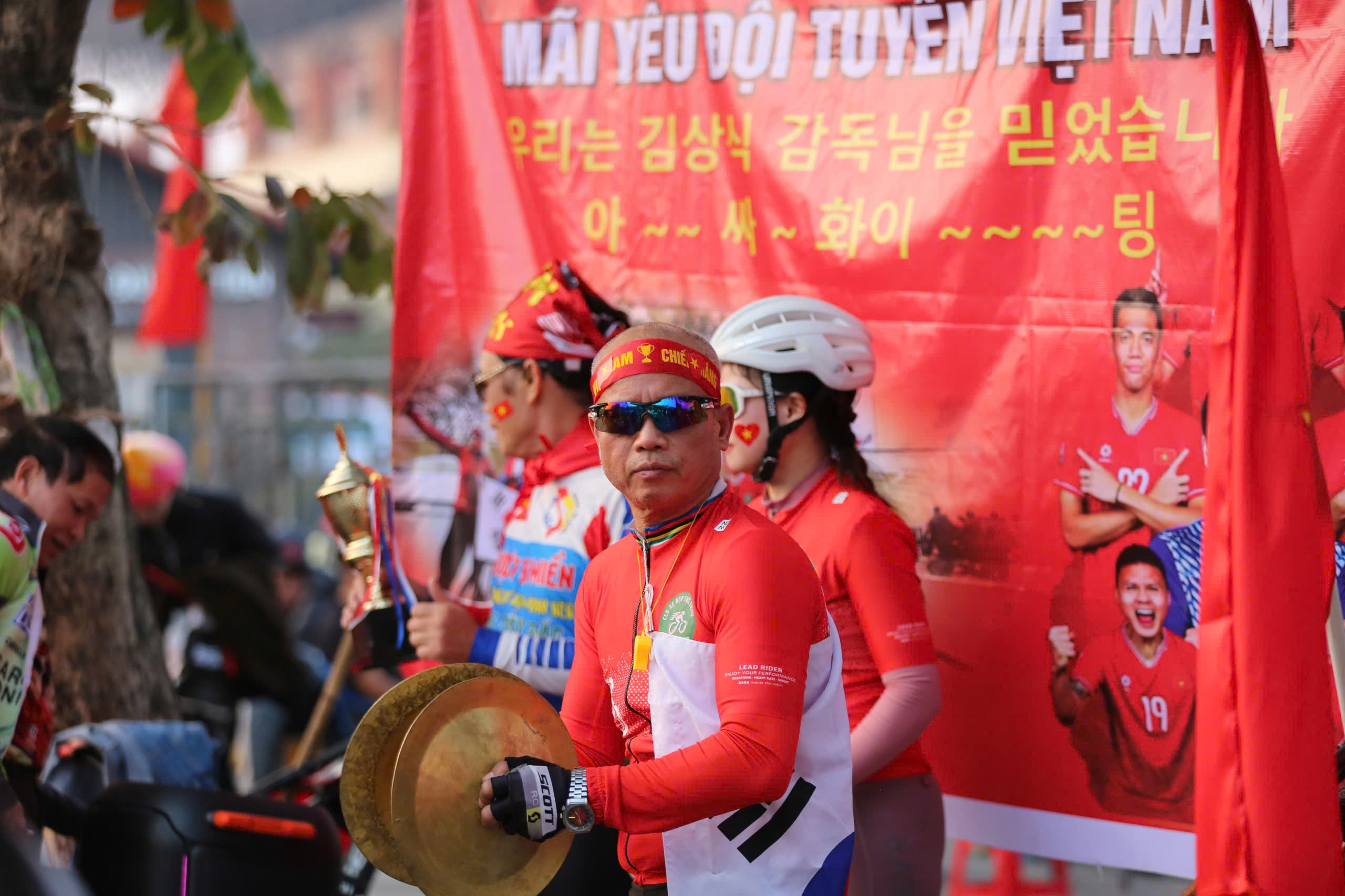 CĐV tạo không khí ‘bùng nổ’, háo hức chờ Việt Nam tạo lịch sử trước Thái Lan- Ảnh 9.