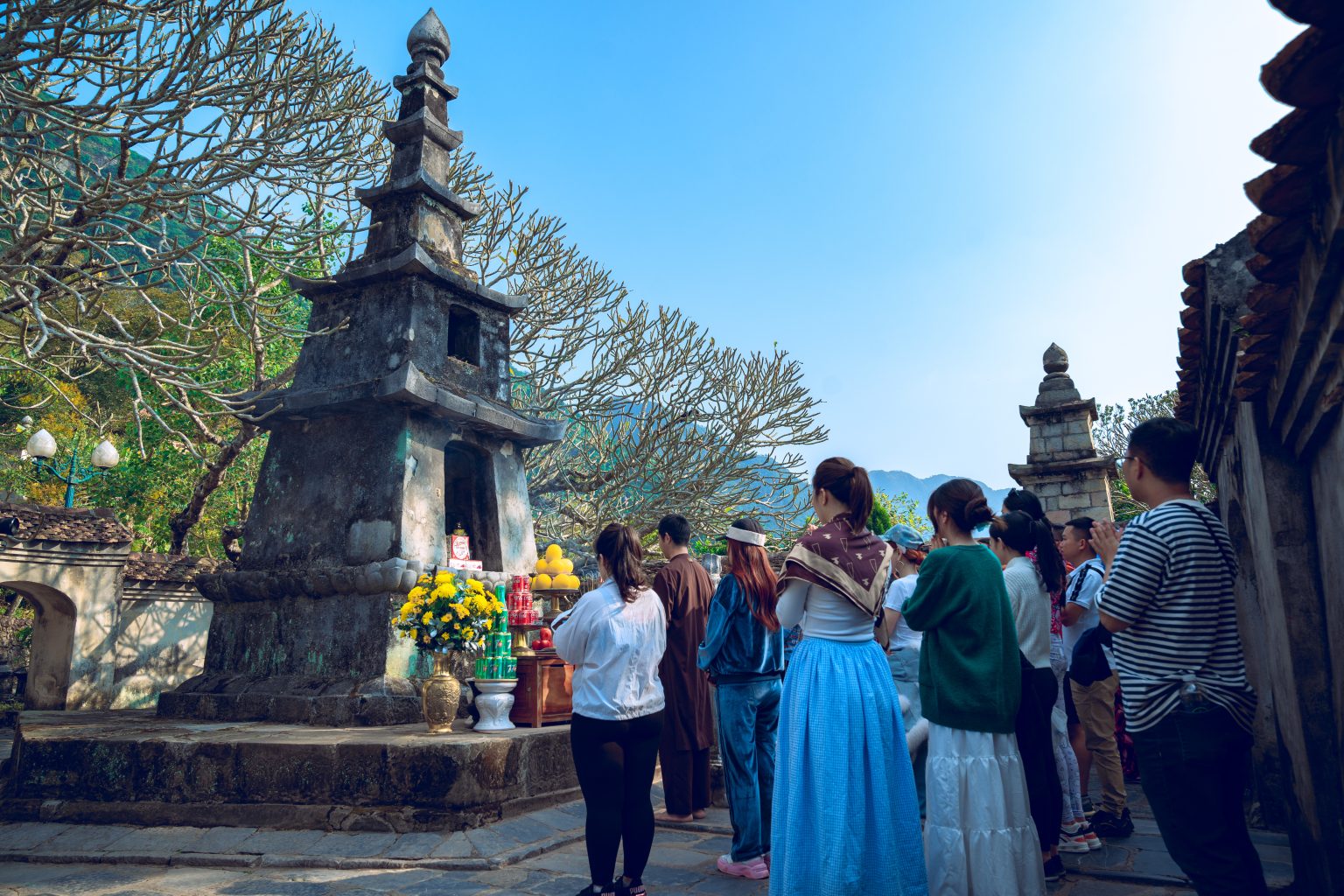 Hàng vạn du khách về Yên Tử cầu an đầu xuân- Ảnh 7.