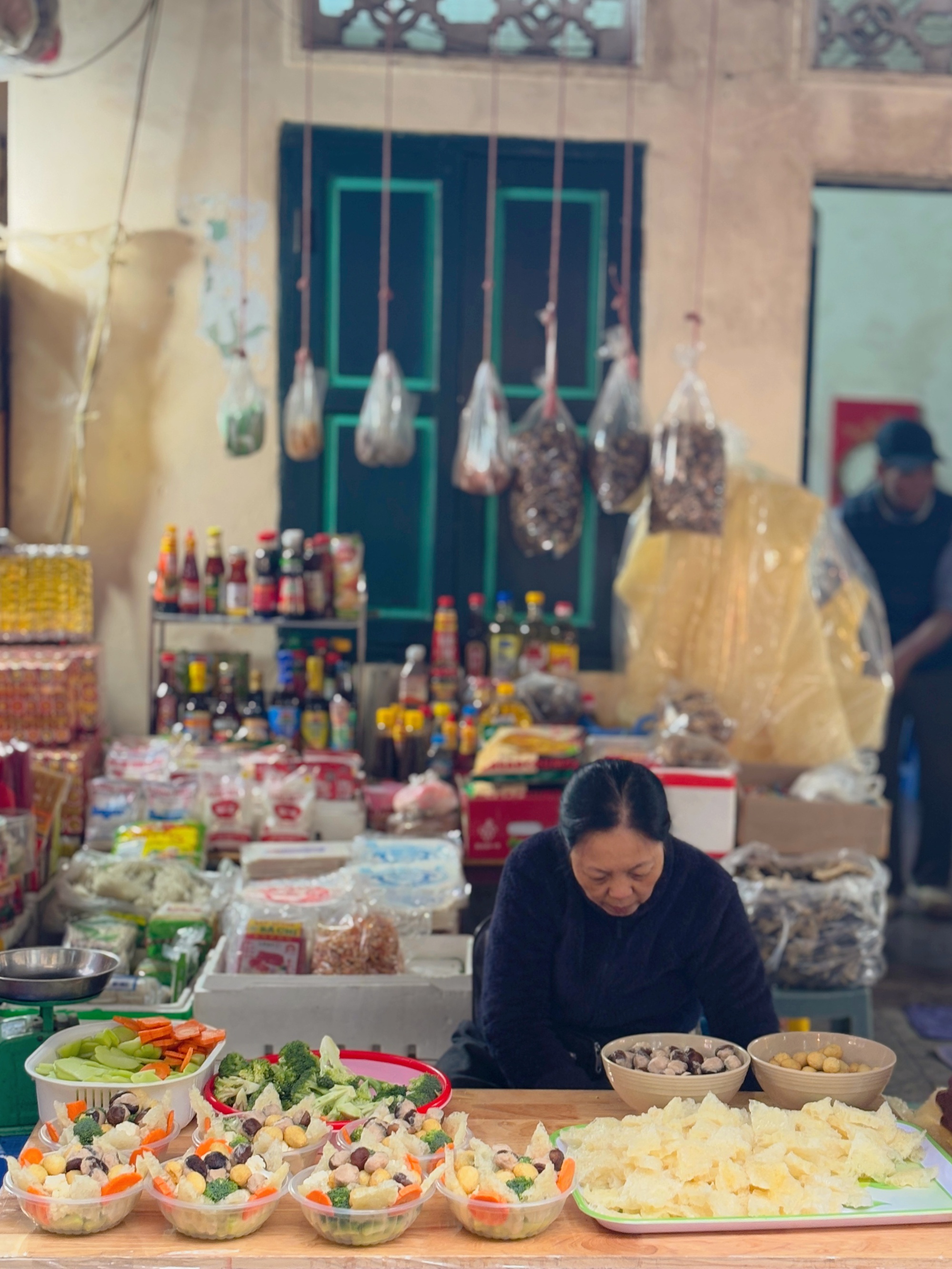 Chợ Hàng Bè ngày 29 Tết: Gà cánh tiên ngậm hoa hồng 1,1 triệu đồng/con, cá kho TĂNG GẤP ĐÔI- Ảnh 10.