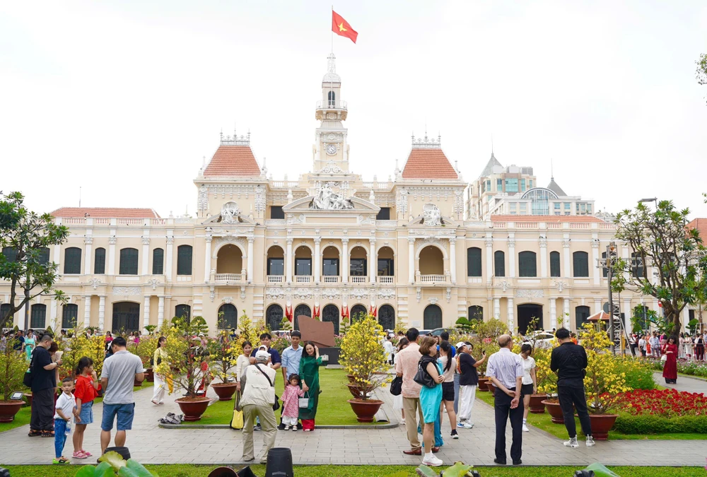 TP.HCM-giao-thua-hoang-giang.jpg