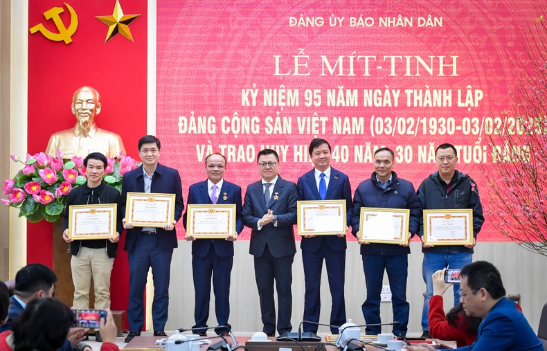 Báo Nhân Dân tổ chức mít-tinh kỷ niệm 95 năm Ngày thành lập Đảng ảnh 6