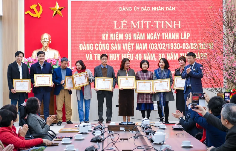 Báo Nhân Dân tổ chức mít-tinh kỷ niệm 95 năm Ngày thành lập Đảng ảnh 7