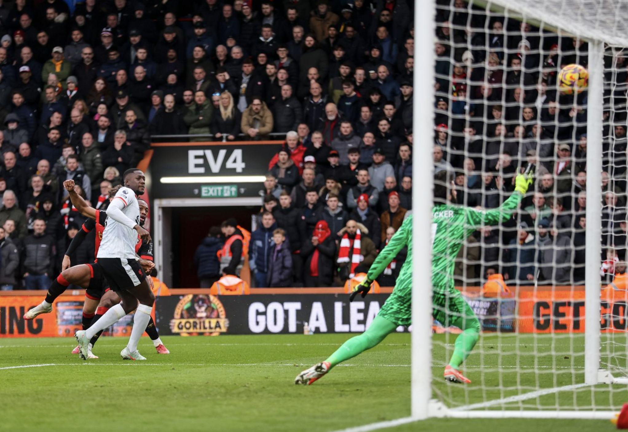 Salah tỏa sáng khó tin, Liverpool thắng chật vật Bournemouth- Ảnh 2.