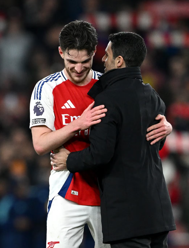 HLV Mikel Arteta chia vui cùng Declan Rice. Ảnh: Arsenal FC