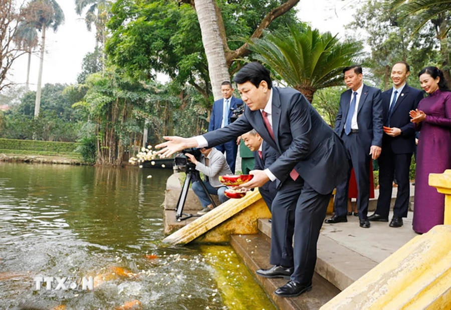 Chủ tịch nước Lương Cường dâng hương tưởng niệm Chủ tịch Hồ Chí Minh