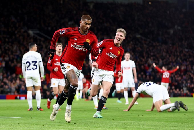 Marcus Rashford mừng sau khi ghi bàn trong trận Man Utd - Tottenham ở Ngoại hạng Anh trên sân Old Trafford ngày 14/1/2024. Ảnh: Reuters