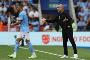 HLV Pep Guardiola thất vọng với Walker và bản hợp đồng cuối cùng của Man City