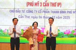 TP Cần Thơ: Trao quyết định đầu tư khu công nghiệp thứ 7 với tổng vốn đầu tư hơn 7.800 tỉ