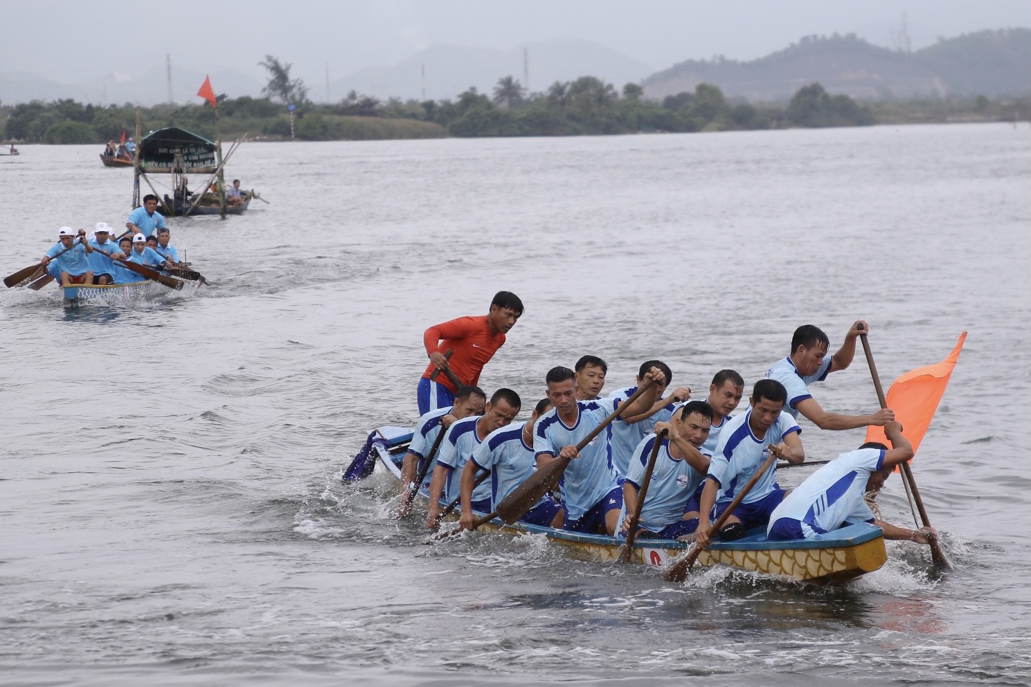 đua thuyền