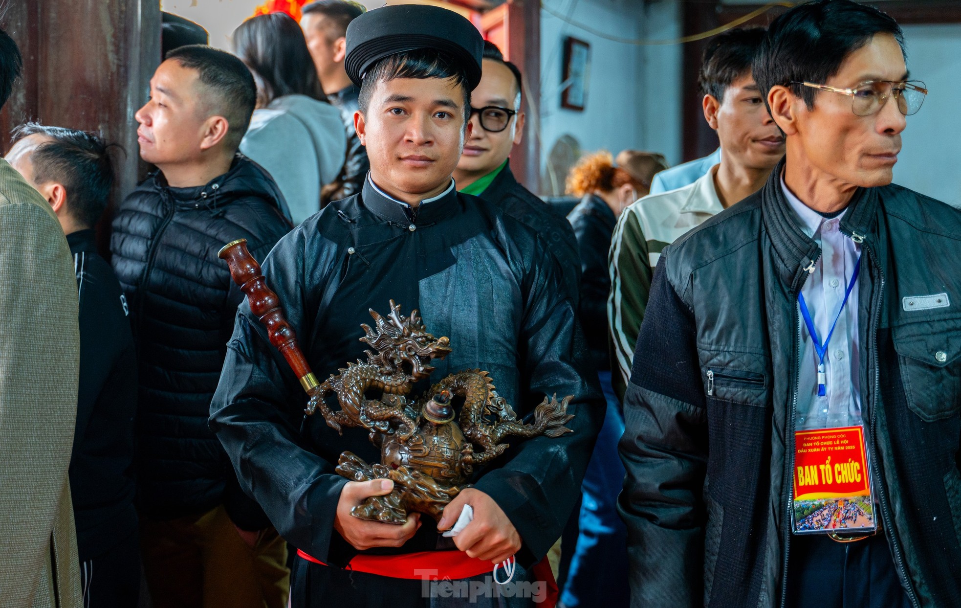 Anh Ngô Văn Chỉnh, cháu ngoại cụ Lê Văn Minh, chia sẻ đây là ngày vui của không riêng gia đình mà là của dòng họ và người dân xã đảo Hà Nam khi các cụ ngoài 80 tuổi vẫn khỏe mạnh và minh mẫn.