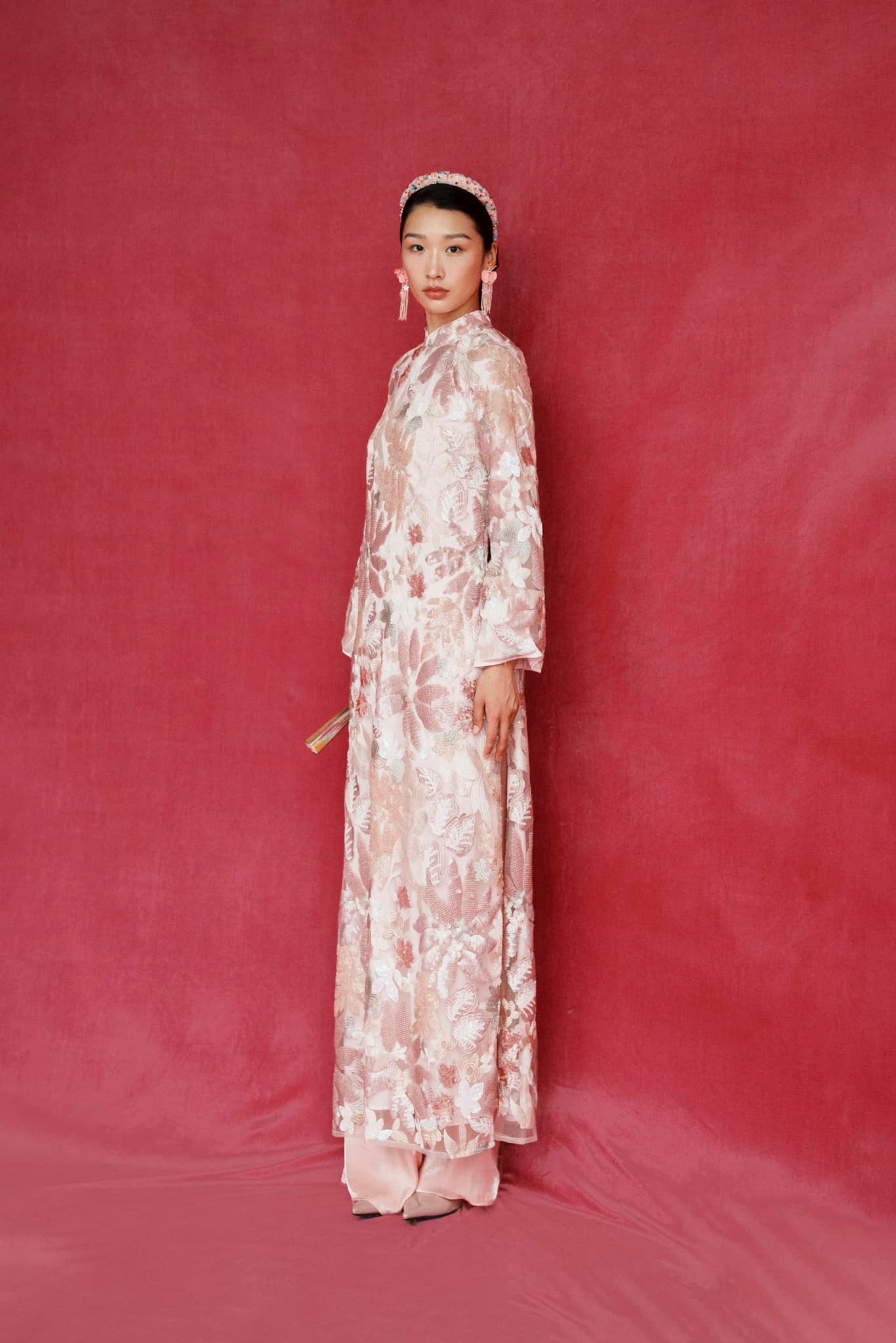 1738884508 813 Ao dai Tet cua sao Viet Mau ao duoc long