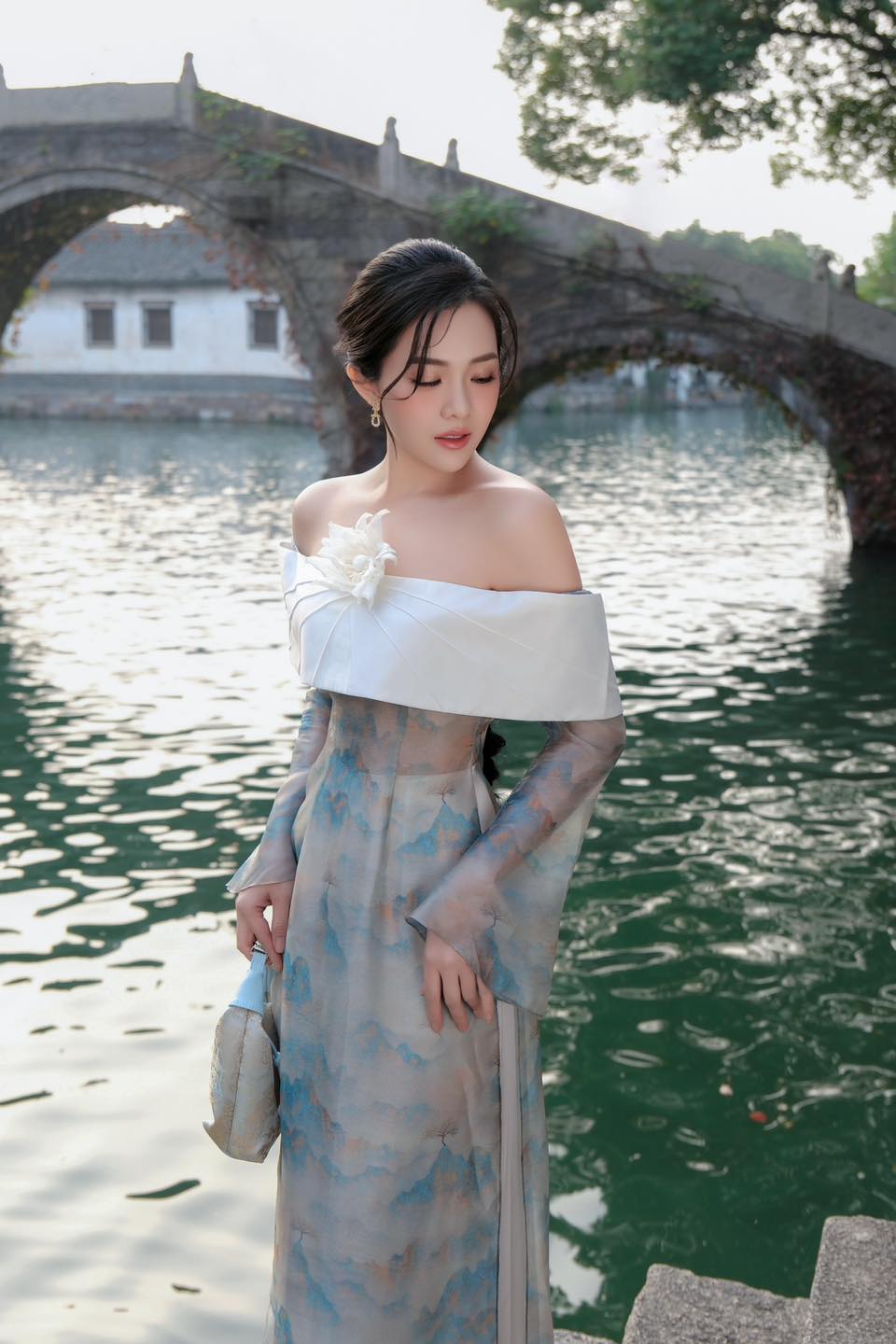 1738884521 610 Ao dai Tet cua sao Viet Mau ao duoc long