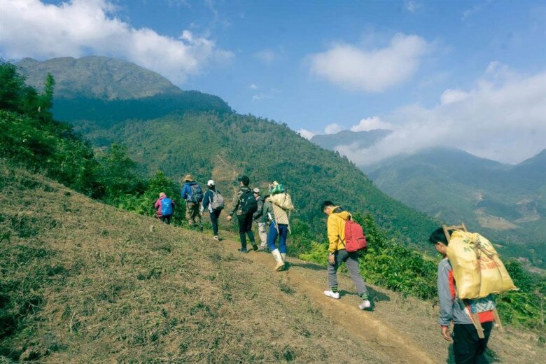 Nơi đây không chỉ nổi tiếng với cảnh quan thiên nhiên hùng vĩ, mà còn là điểm đến lý tưởng cho những ai muốn khám phá bản sắc văn hóa dân tộc độc đáo.