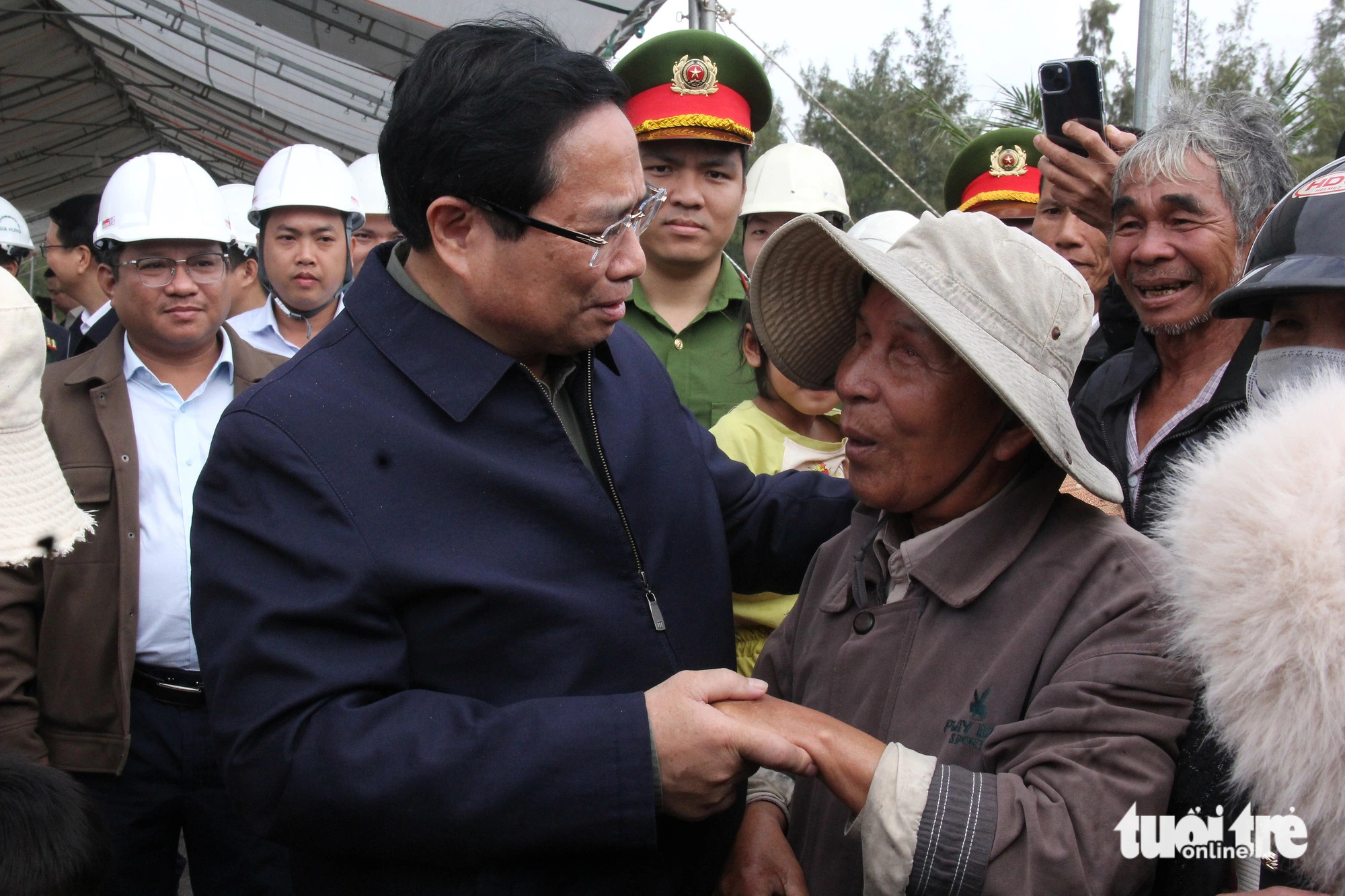 Thủ tướng kiểm tra hai công trình giao thông trọng điểm ở Quảng Ngãi - Ảnh 3.