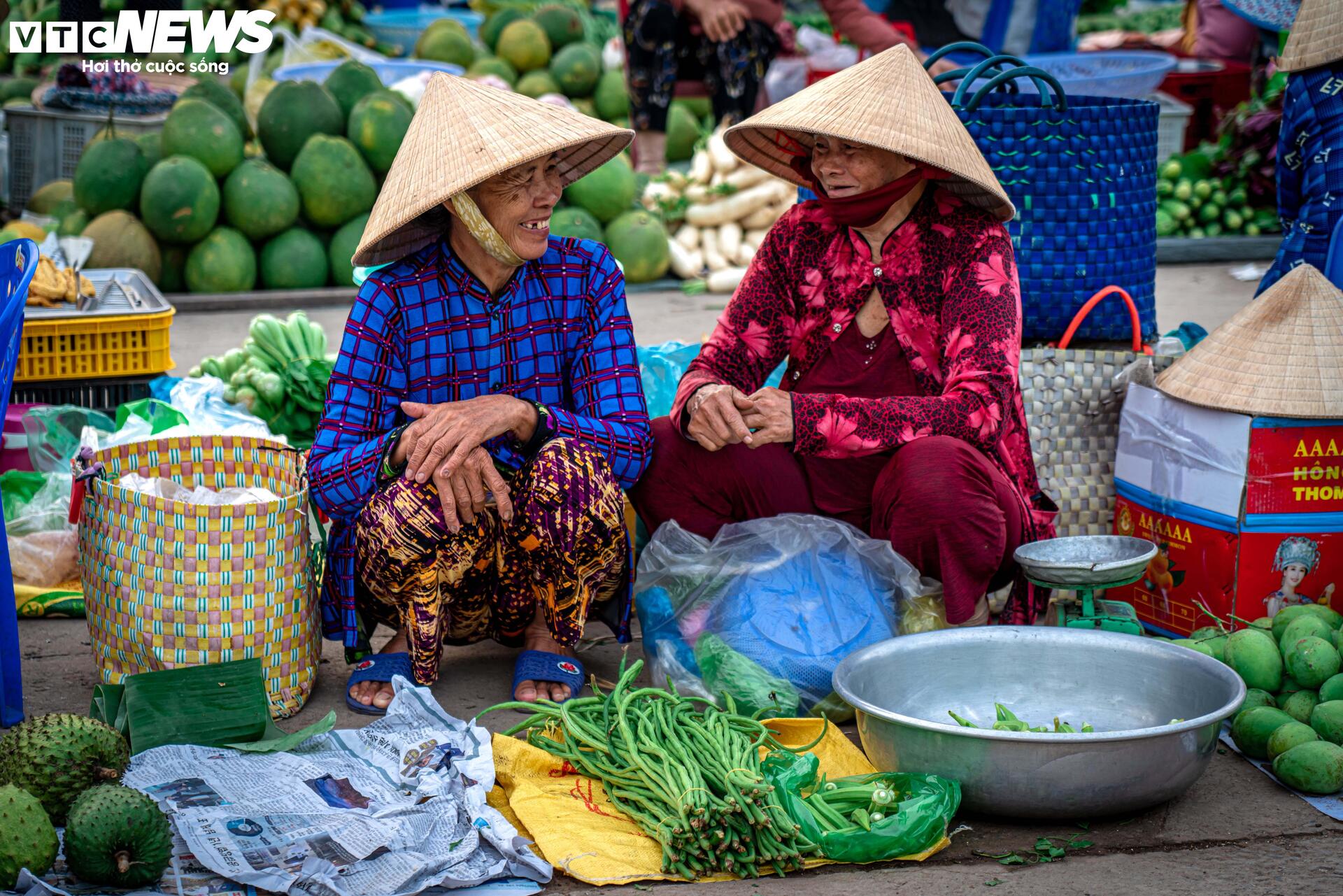 Sắm Tết ở chợ có tên độc đáo nhất miền Tây- Ảnh 12.