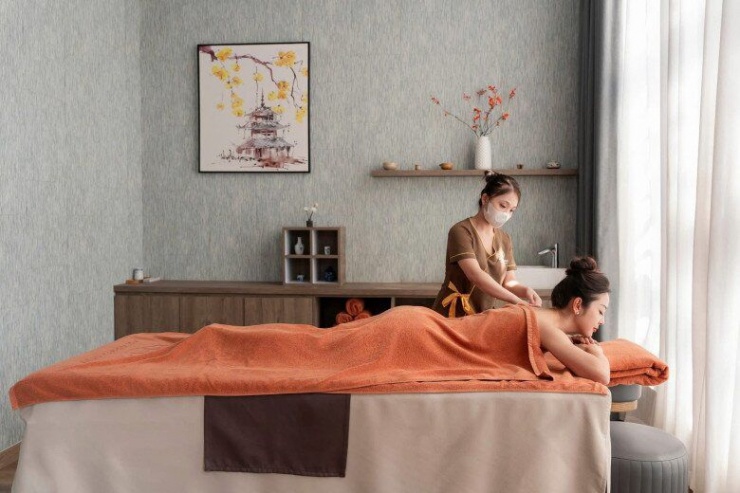 Hoạt động massage thư giãn giúp cô tái tạo lại năng lượng cho cơ thể.