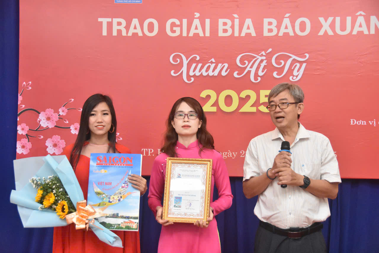 Báo Người Lao Động đoạt giải nhì Bìa báo Xuân Ất Tỵ 2025- Ảnh 2.