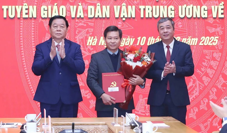 28-can-bo-cua-ban-tuyen-giao-va-dan-van-trung-uong-xin-nghi-huu-truoc-tuoi-1.jpg