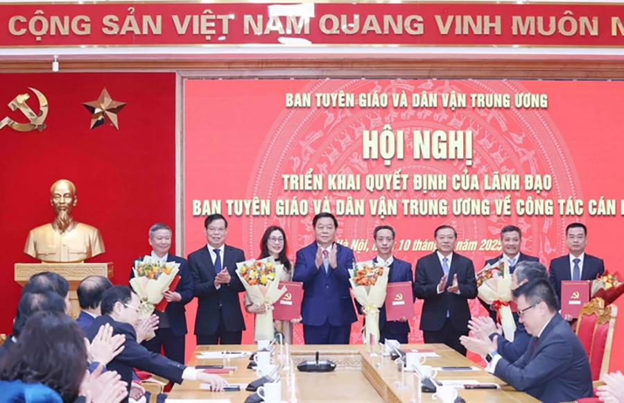 28 cán bộ của Ban Tuyên giáo và Dân vận Trung ương xin nghỉ hưu trước tuổi