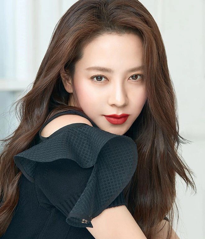 Song Ji Hyo là mỹ nhân "giàu ngầm" trong showbiz Hàn.