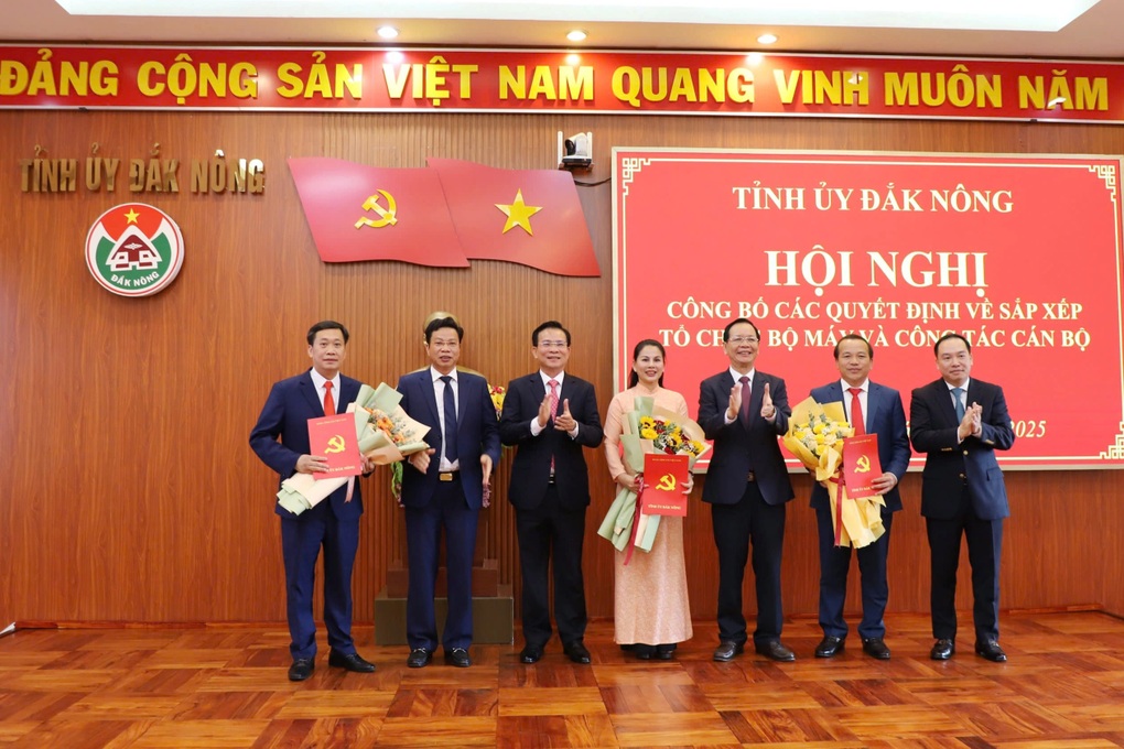 Đắk Nông điều động nhiều cán bộ chủ chốt, công bố việc sắp xếp tổ chức - 2