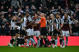 FA công bố chi tiết gây sốc về vụ ẩu đả giữa Newcastle và Aston Villa