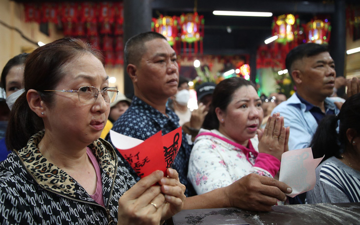 Hàng vạn người dự “lễ hội miễn phí” Miếu Bà Thiên Hậu tại Bình Dương - Ảnh 9.