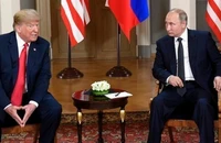 Tổng thống Nga Vladimir Putin (phải) và Tổng thống Mỹ Donald Trump tại cuộc gặp ở Helsinki (Phần Lan), hồi tháng 7/2018. (Ảnh: THX/TTXVN)