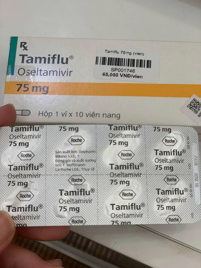 Vỉ thuốc tamiflu gồm 10 viên nang, giá 65.000 nghìn đồng một viên. Ảnh: Nhân vật cung cấp