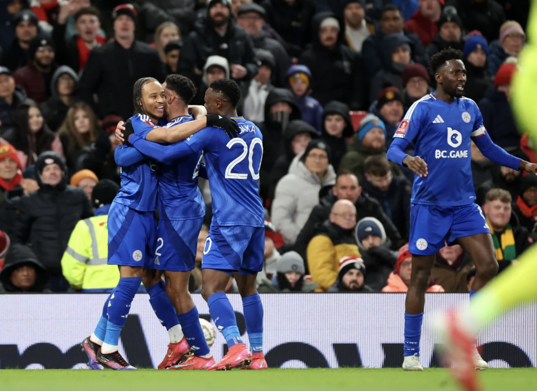 Harry Maguire ghi bàn như tiền đạo, Man United ngược dòng vào vòng 5 FA Cup- Ảnh 3.