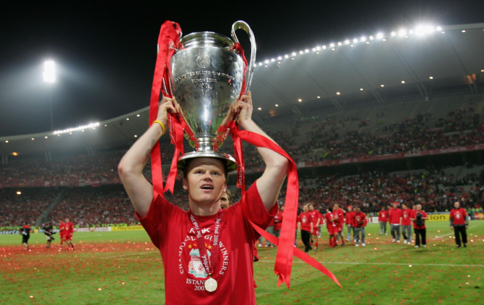 John Arne Riise mừng danh hiệu Champions League 2005. Ảnh: UEFA