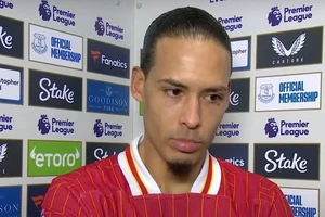 Van Dijk đổ lỗi cho Everton sau khi 3 người của Liverpool bị thẻ đỏ