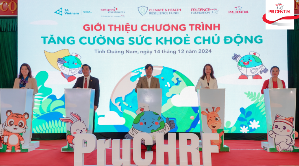 Đại diện Prudential Việt Nam, đối tác và chính quyền địa phương thực hiện nghi thức khởi động dự án "Tăng cường sức khỏe chủ động"