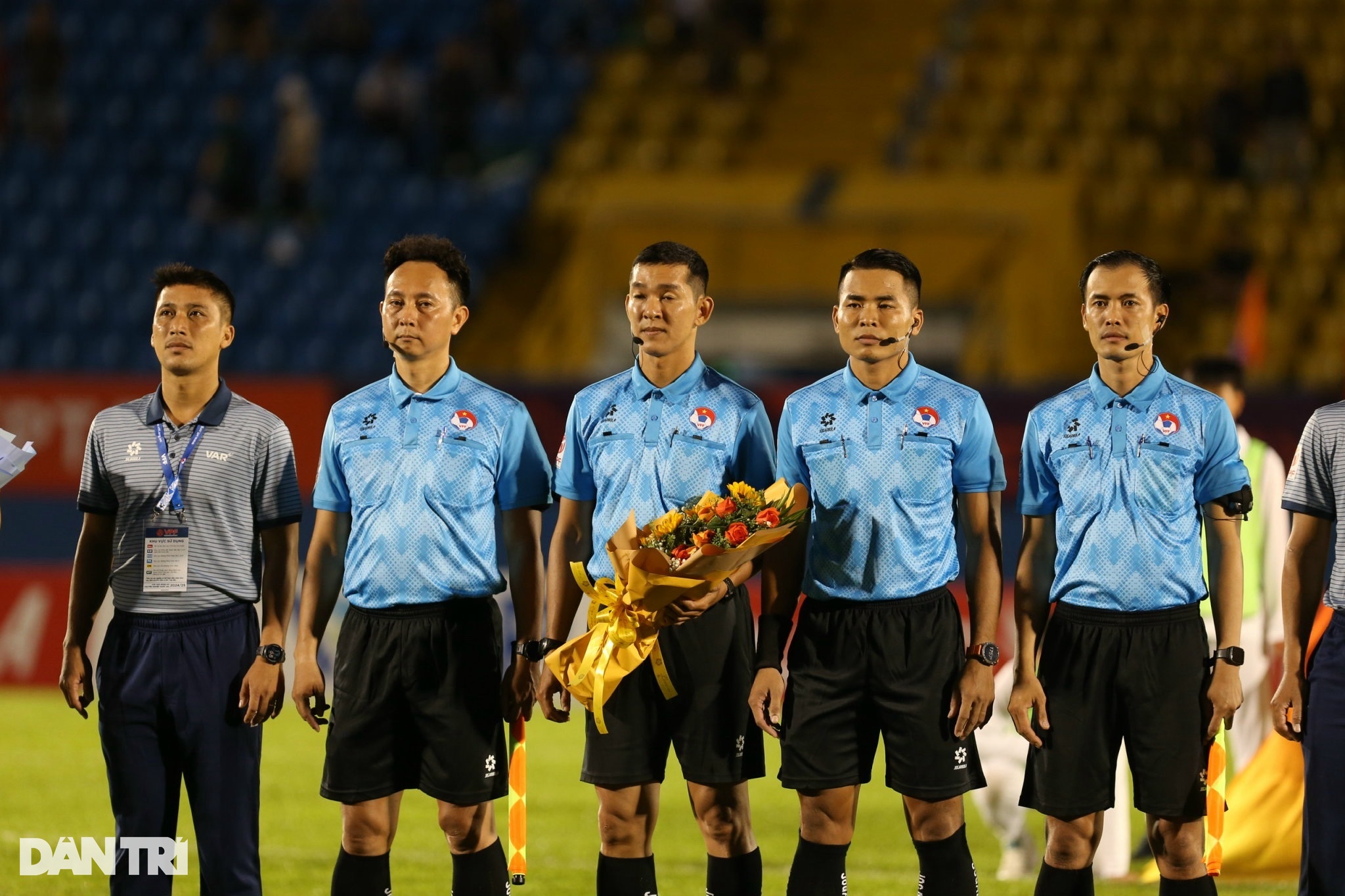 Chuyên gia: Trọng tài V-League non nớt, nhưng HLV cần tôn trọng cuộc chơi - 3