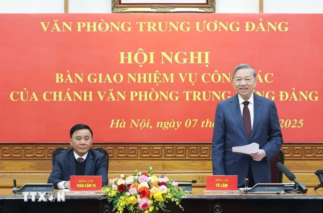 Bàn giao nhiệm vụ Chánh Văn phòng Trung ương giữa 2 ông Nguyễn Duy Ngọc và Lê Hoài Trung- Ảnh 3.