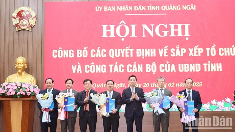 Quảng Ngãi công bố quyết định bổ nhiệm lãnh đạo các sở mới thành lập ảnh 2