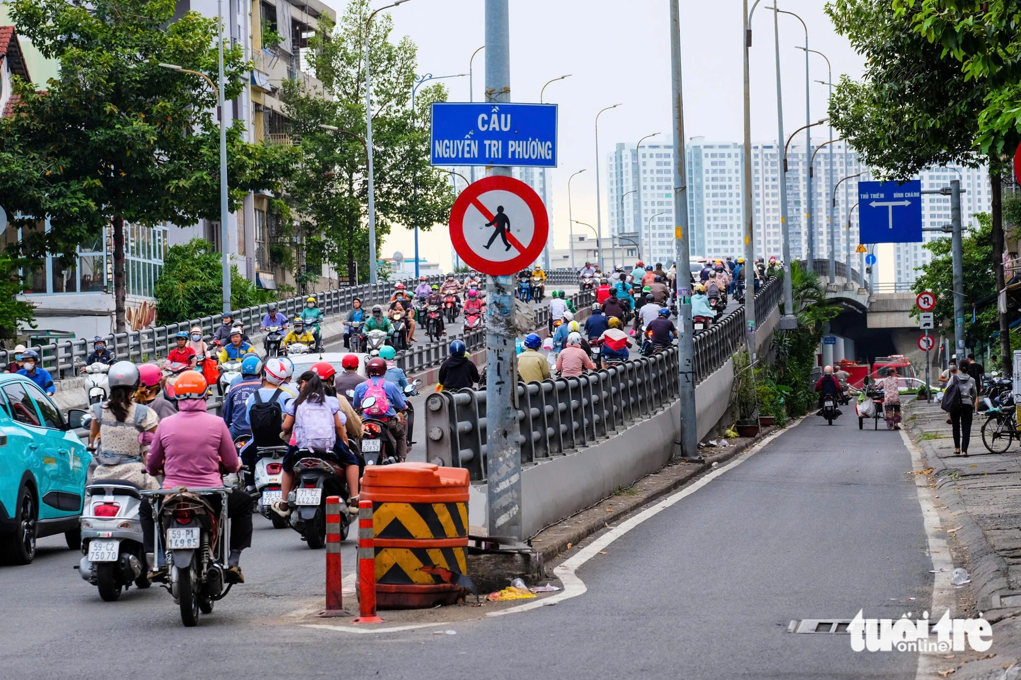 Vì sao cấm xe đi thẳng qua giao lộ Nguyễn Tri Phương - Trần Hưng Đạo? - Ảnh 2.