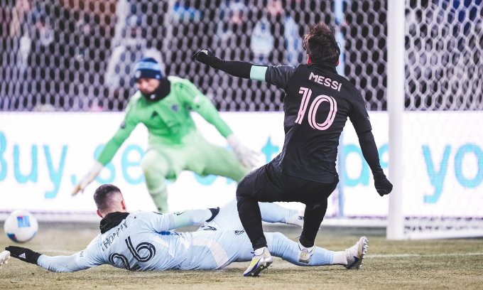 Cú sút chéo góc thành bàn của Messi. Ảnh: InterMiamiCF