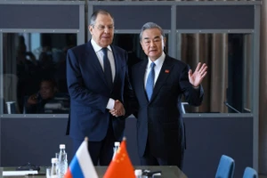 Ông Lavrov gặp ông Vương Nghị, bàn quan hệ với Mỹ và xung đột Ukraine